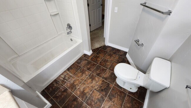 Building Photo - 4 bed 2 bath house in Edmond, OK next to UCO campus