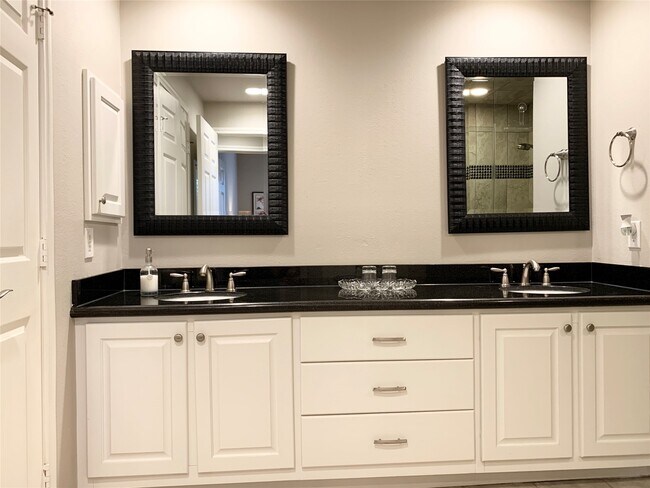 Building Photo - 2400 McCue Rd