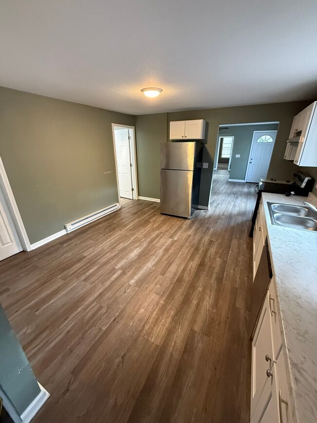 Building Photo - 520 Prouty Ave