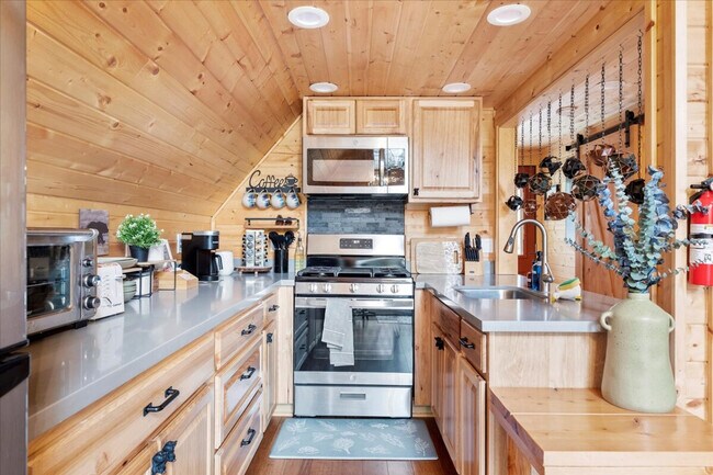 Building Photo - 102 Tahoma Pl