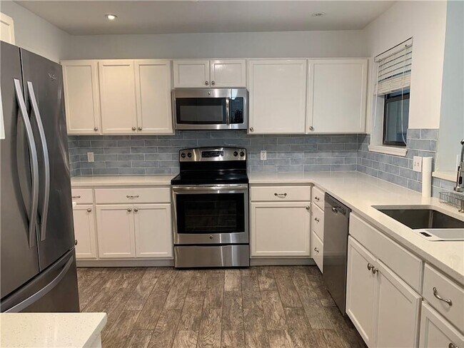 Building Photo - 15334 Barataria Dr