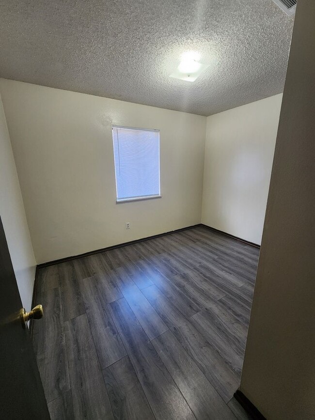 Building Photo - 1108 Kelly Dr