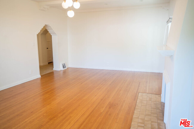 Building Photo - 1210 S La Jolla Ave
