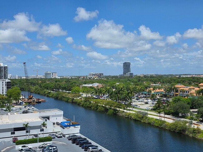 Building Photo - 3701 N Country Club Dr