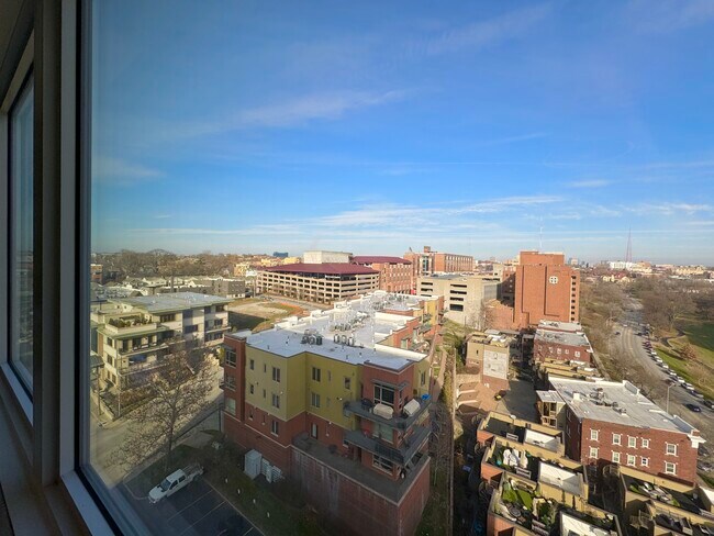 Building Photo - 4545 Wornall Rd