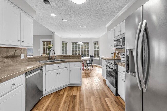 Building Photo - 8171 Woodland Hills Dr