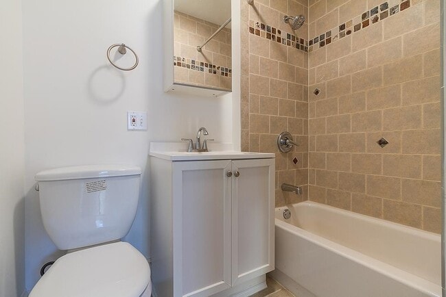 Building Photo - 412 2nd St