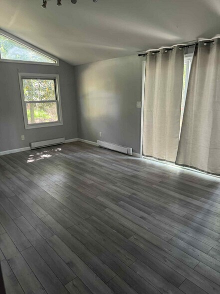 Building Photo - 141 Roundhill Rd