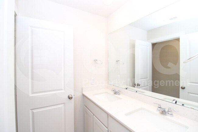 Building Photo - 330 Fire Rock Dr