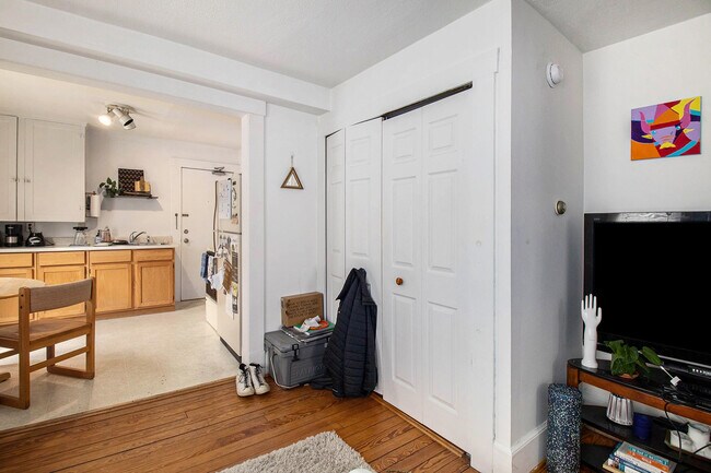 Building Photo - 407 N Ashley St