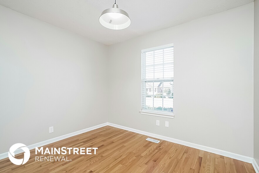 Building Photo - 736 Stone Hedge Dr