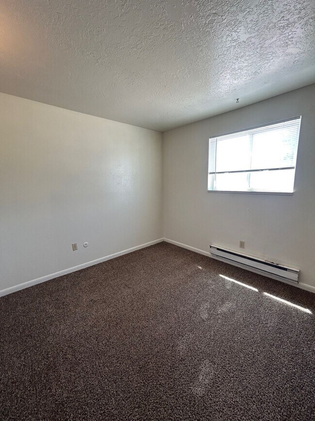 Building Photo - 5105 Hawthorne-8