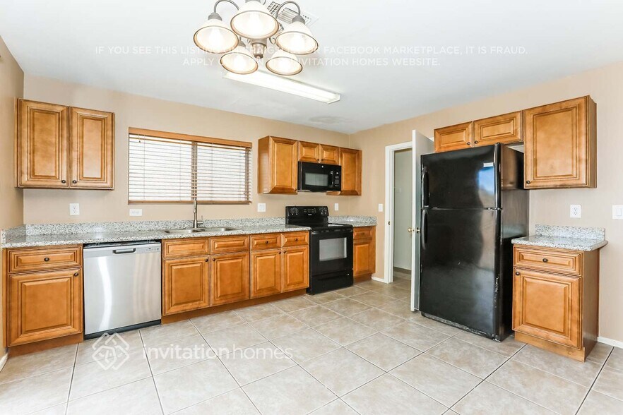 Building Photo - 2266 E Spruce Dr