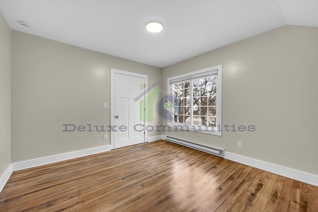 Building Photo - Completely Remodeled 2 Bed- Available Now!!