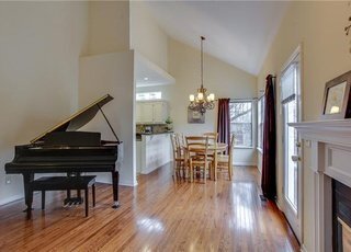 Building Photo - Charming 3 Bedroom Nashville Home with Pristine Hardwood Floors & 3 Full Baths!
