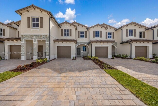 Primary Photo - 2751 SE 25th Ave