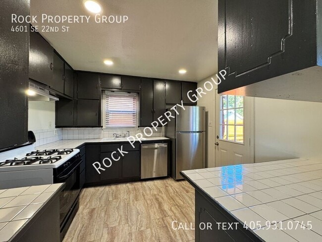 Building Photo - 4601 SE 22nd St