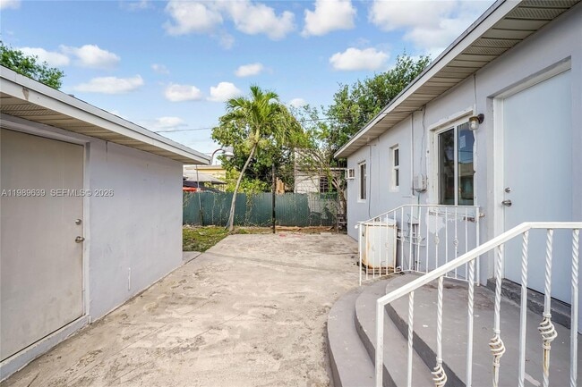 Building Photo - 2025 Fillmore St