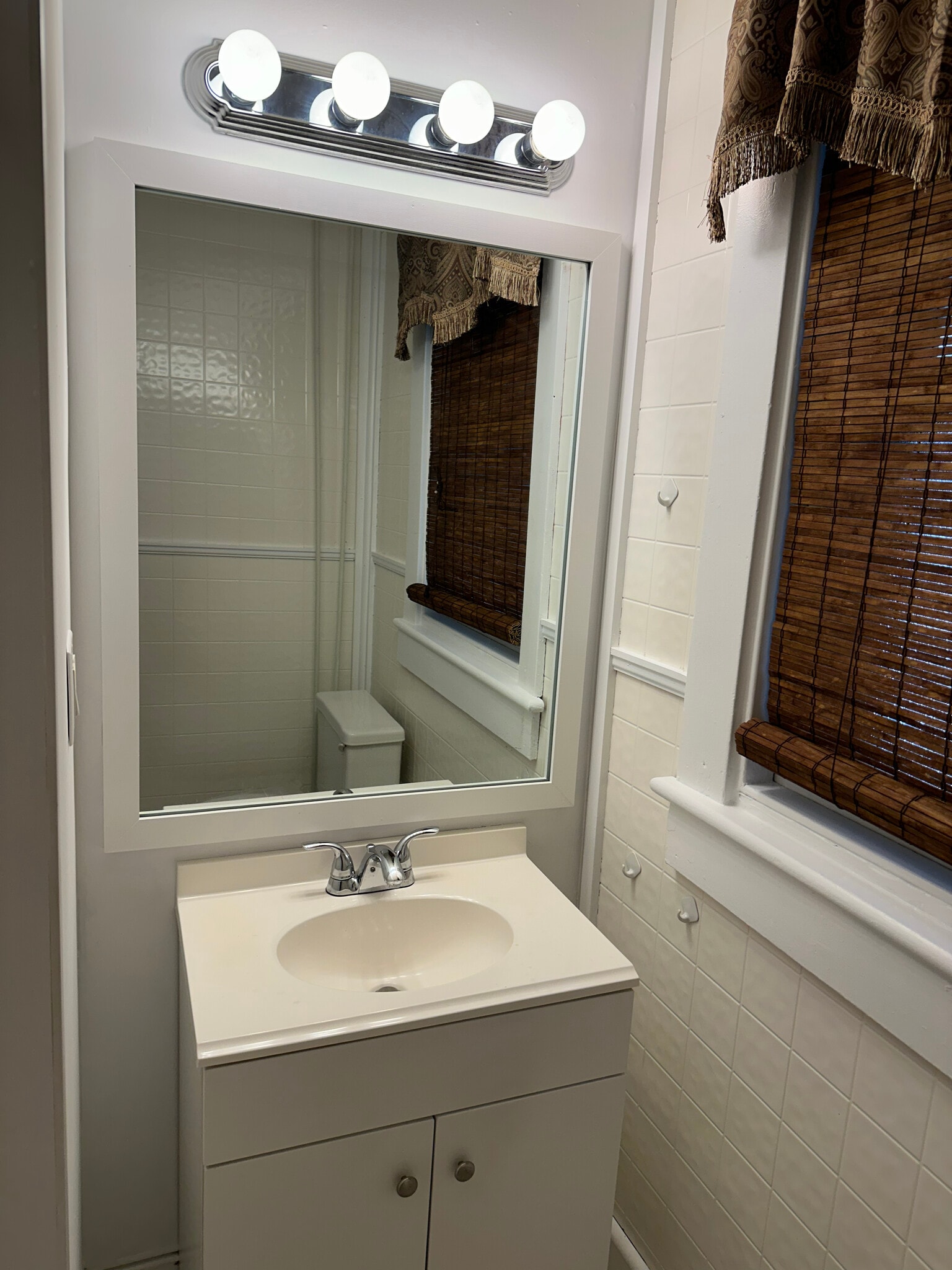 Building Photo - 637 5th Ave