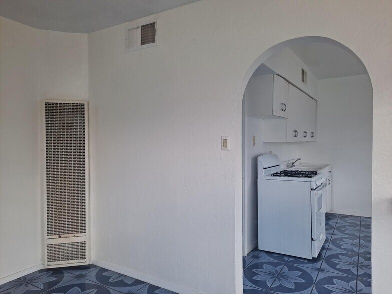Building Photo - 4512 Sierra Vista Dr