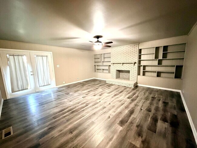 Building Photo - 1711 Clarence Dr