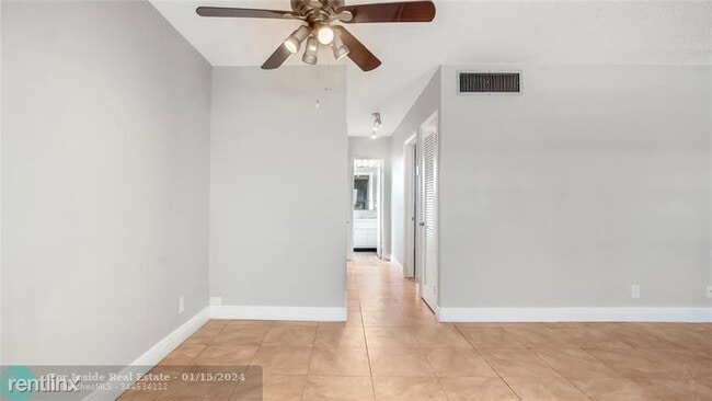 Building Photo - 1 br, 1 bath House - 1855 Plunkett St Apt 403
