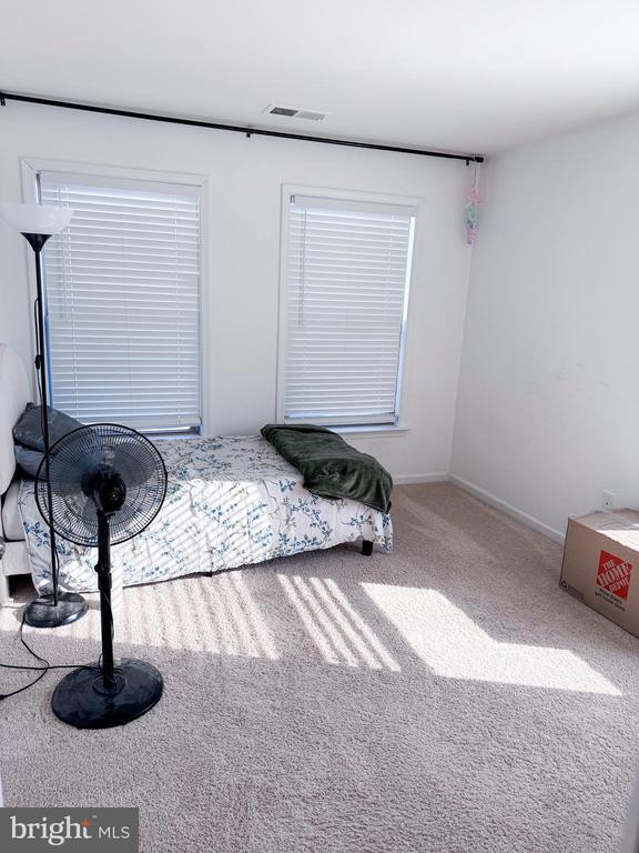 Building Photo - 42462 Dogwood Glen Square