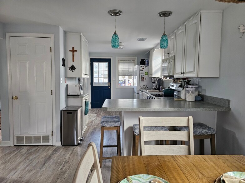 Building Photo - 52 Wesley Rd