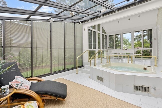 Building Photo - 32 Countryside Rd