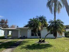 Building Photo - Sandpiper area of Pt St Lucie  Furnished 2...