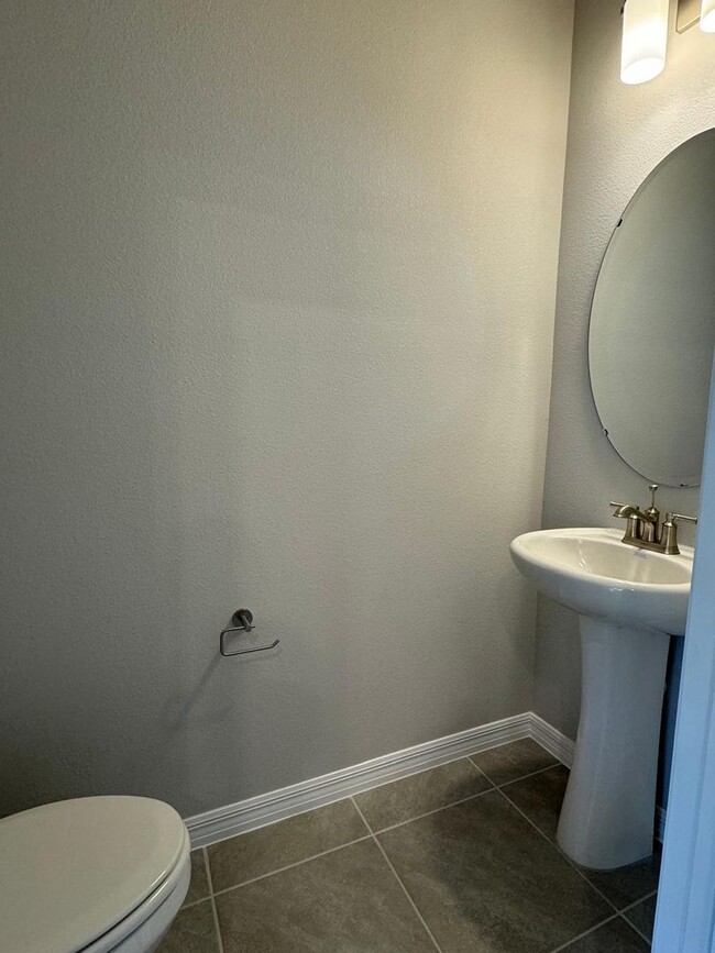 Building Photo - BRAND NEW TOWNHOUSE  3 BEDROOM 2.5 BATHROO...