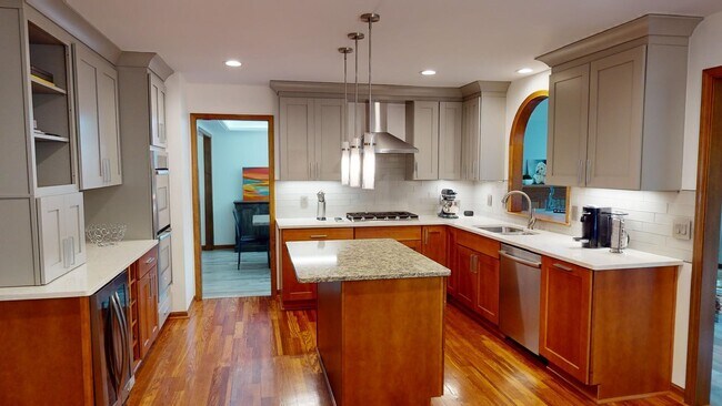 Building Photo - 4907 Pinewood Ct