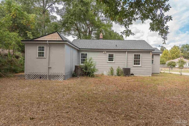 Building Photo - 1217 Poppy Ave