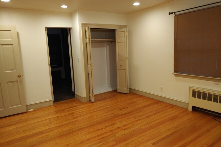 master bedroom - 40 Brookway Rd