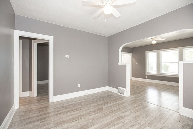 Building Photo - 364 E 161st St