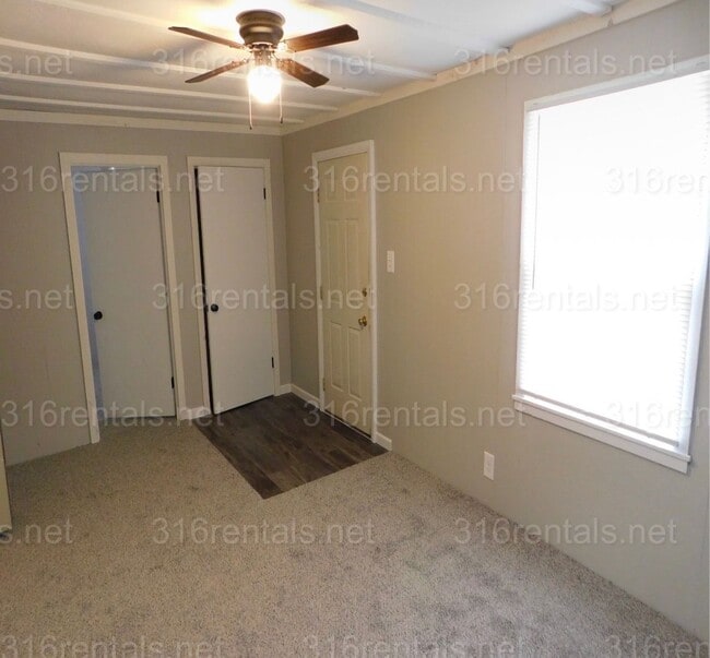 Building Photo - Two bed one bath duplex for rent NOW!