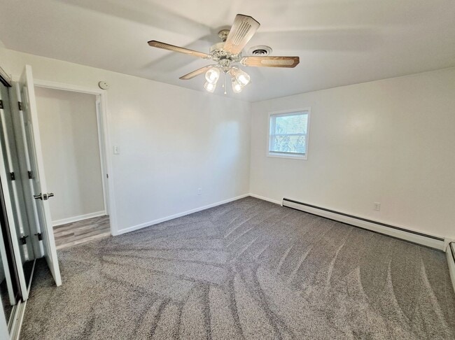 Building Photo - 3 Bed / 1-1/2 Bath Single Family Home