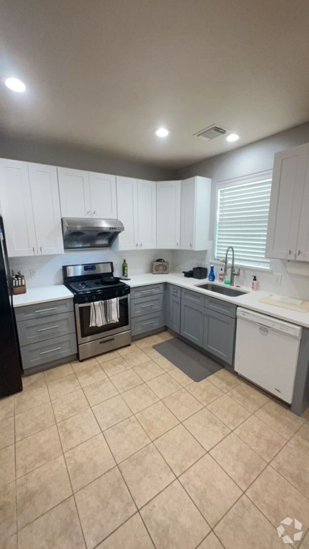 Building Photo - 3 Bedroom Home in Pioneer Crossing