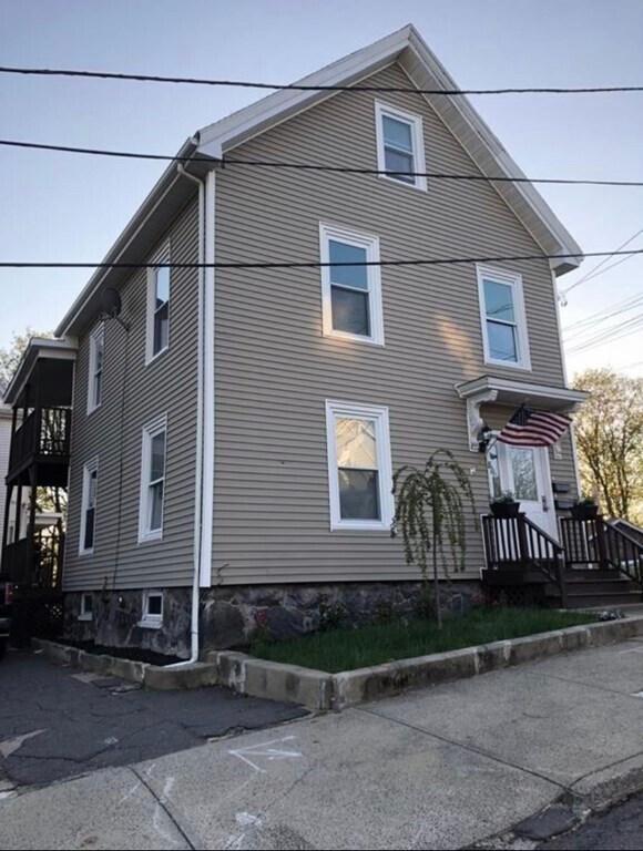 Primary Photo - 81 Hawthorne St