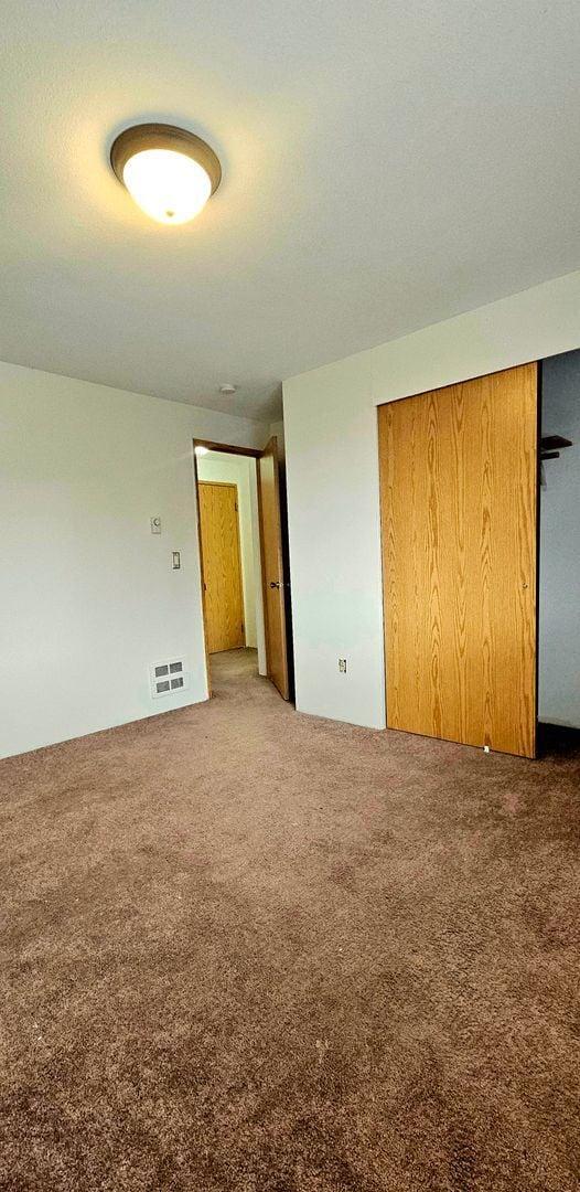 Building Photo - Cedar St. 2bed/1.5 bath duplex - Recently ...