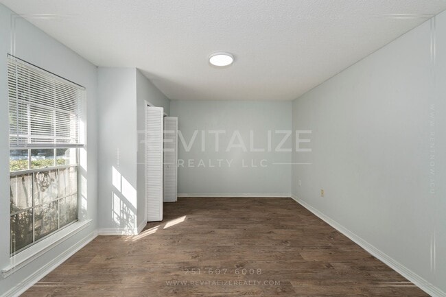 Building Photo - Updated 4 Bed 2 Bath Brick Home in West Mobile