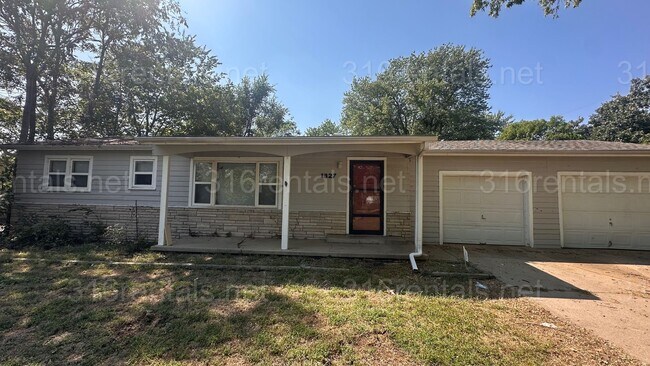 Primary Photo - $1200 - 3 bed 1 bath - Single Family Home