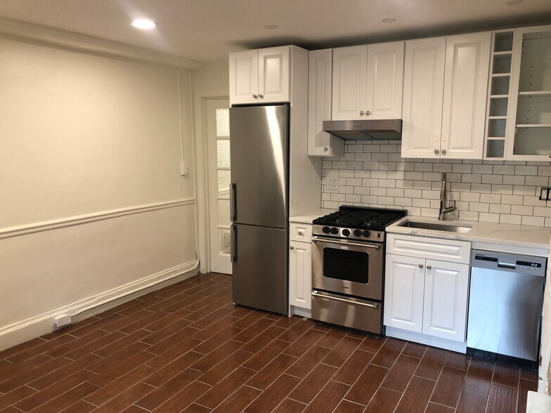 Kitchen with door to - 623 S Carolina Ave SE