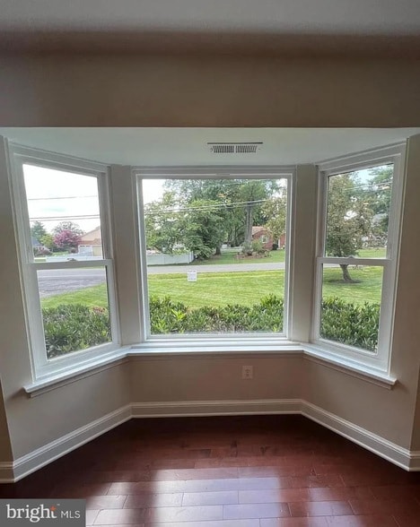 Building Photo - 10512 Norman Ave