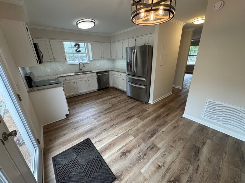 Building Photo - 1246 Carriage Park Dr