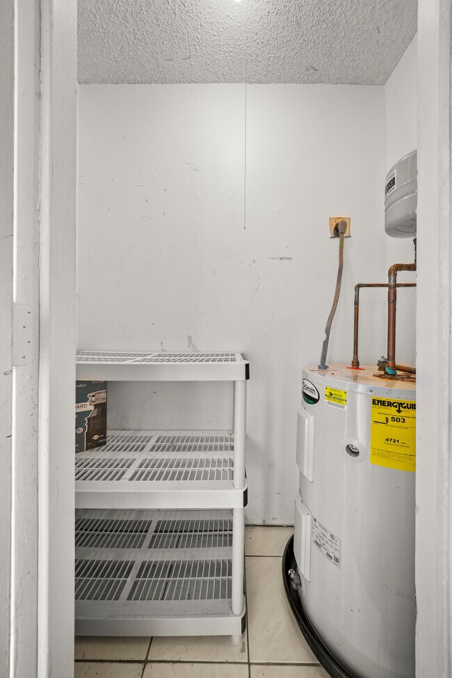 Building Photo - 197 SE Village Dr