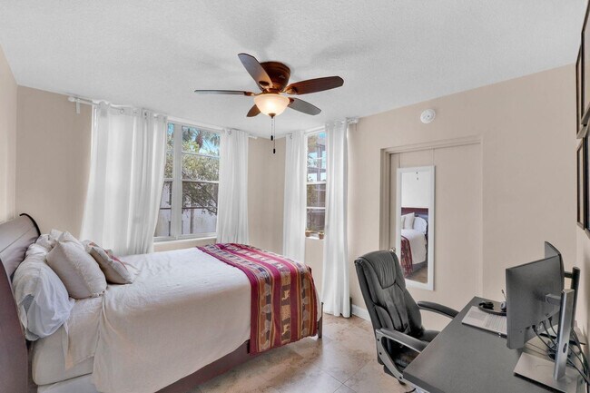 Building Photo - 9330 Lagoon Pl