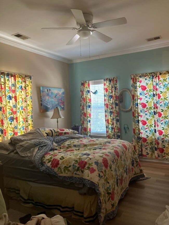 Building Photo - Stunning 3 - Bedroom 2.5 - Bath Townhome -...