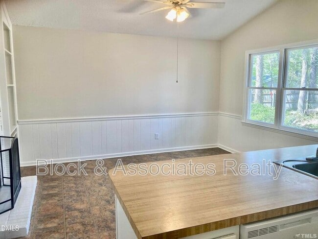 Building Photo - 104 Castill Pl