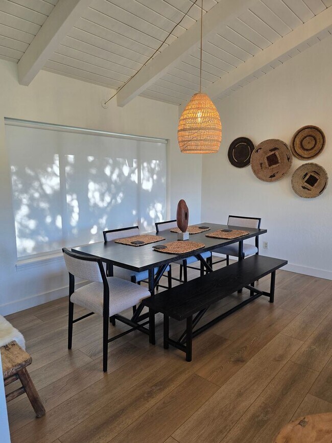 Building Photo - 2269RR-Upper Level